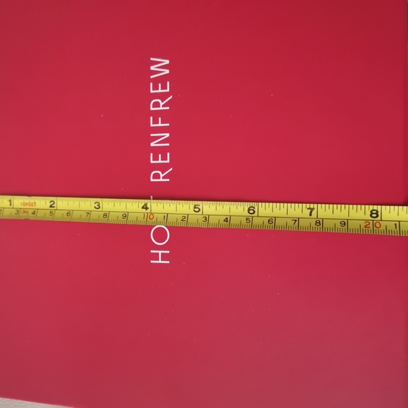 NWT HOLT RENFREW Gift Box Medium. - Picture 5 of 5